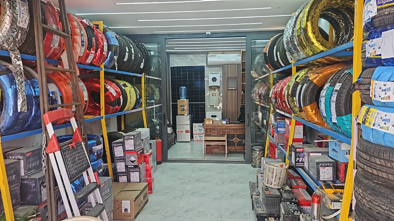 داخل متجر الغمامة البيضاء